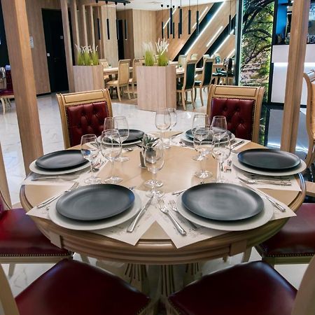 שומן Family Hotel Business Club מראה חיצוני תמונה