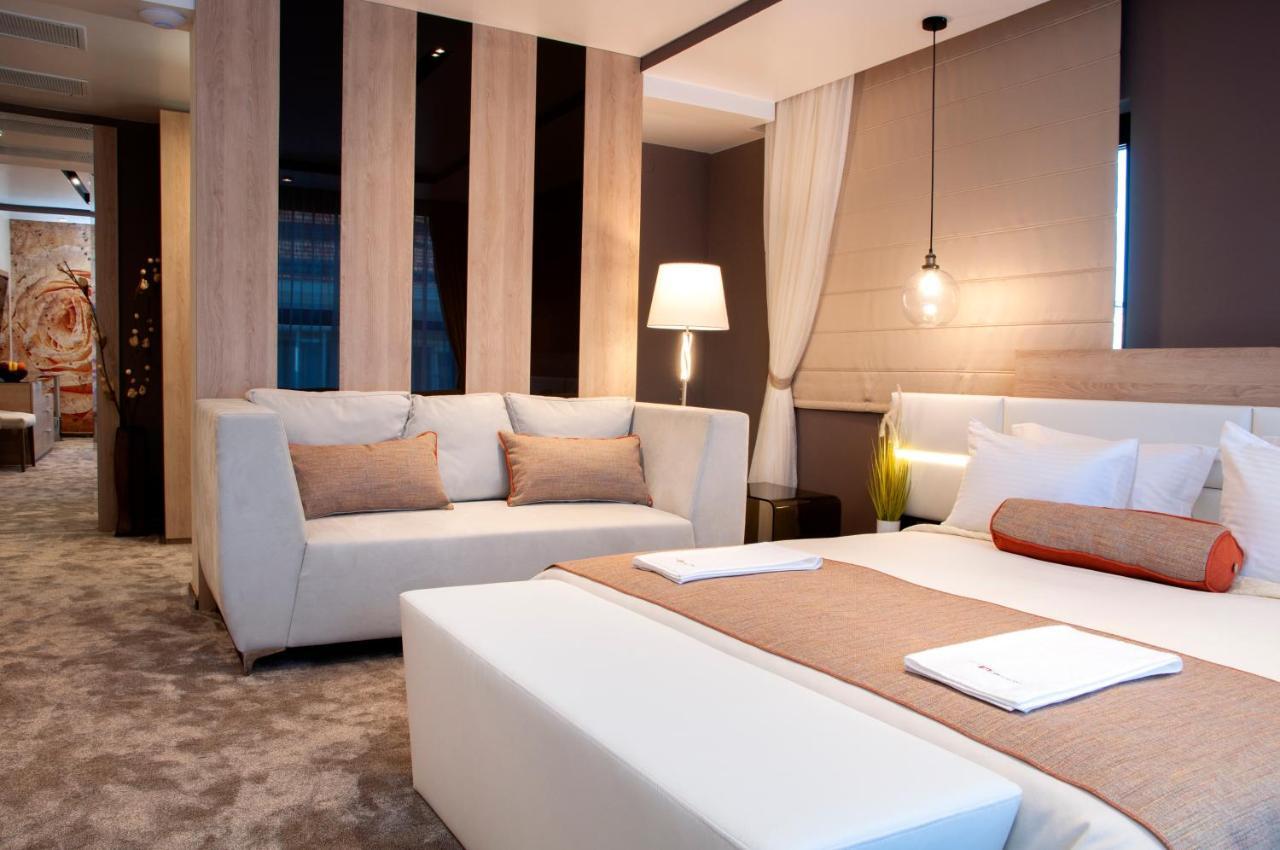 שומן Family Hotel Business Club מראה חיצוני תמונה