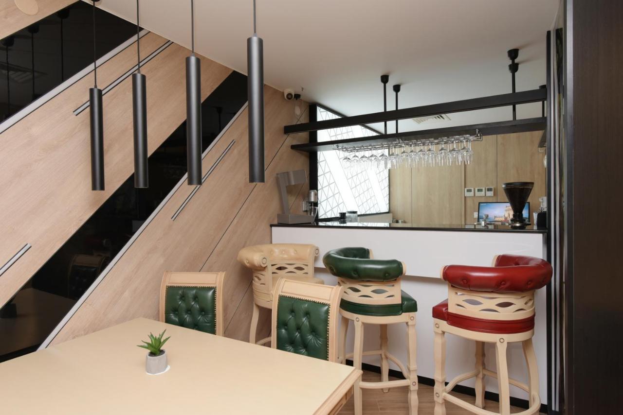 שומן Family Hotel Business Club מראה חיצוני תמונה
